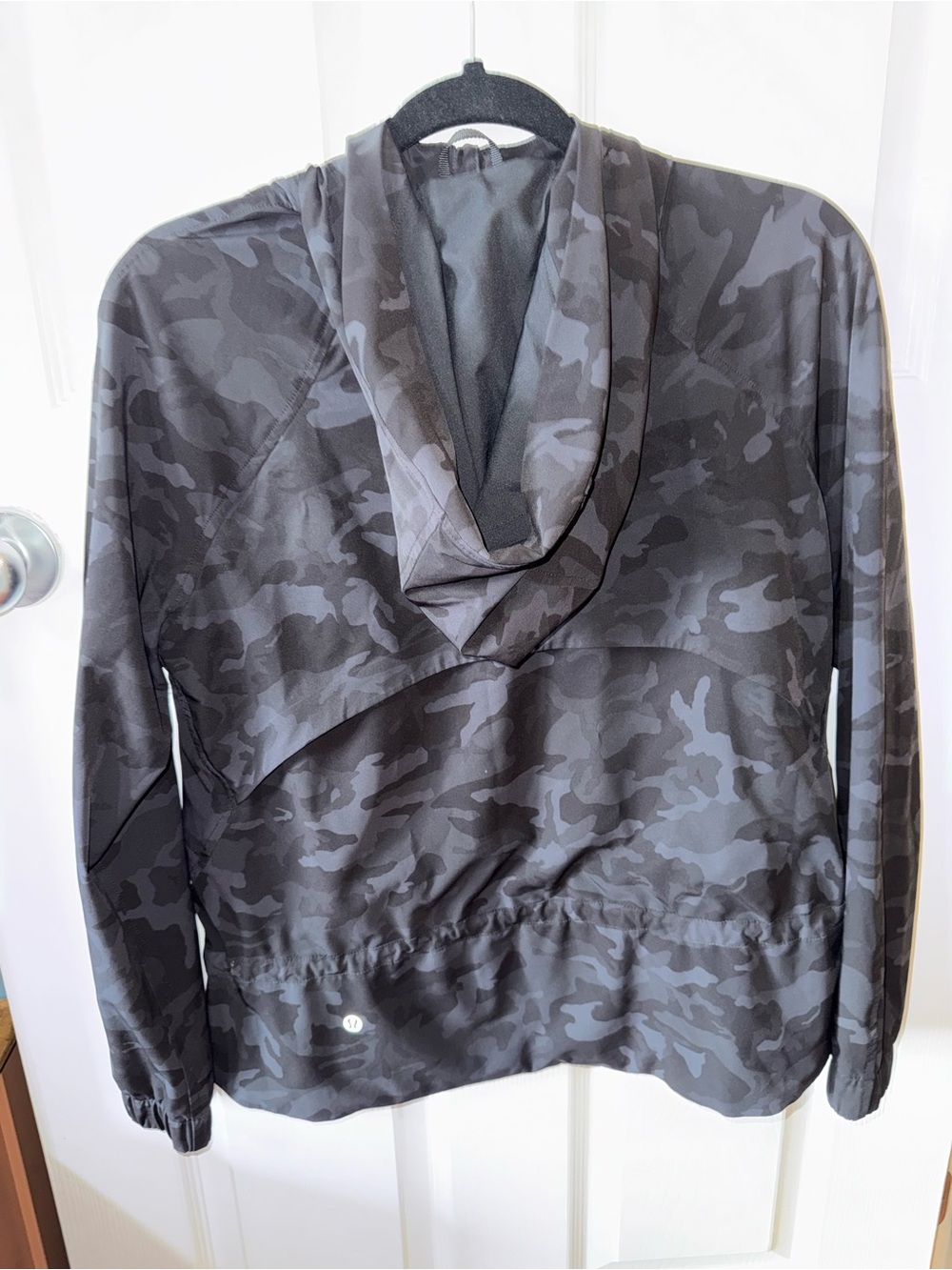LULULEMON JACKET BLACK CAMOUFLAGE - WINDBREAKER/RUNNING/COMPACT - Picture 2 of 4